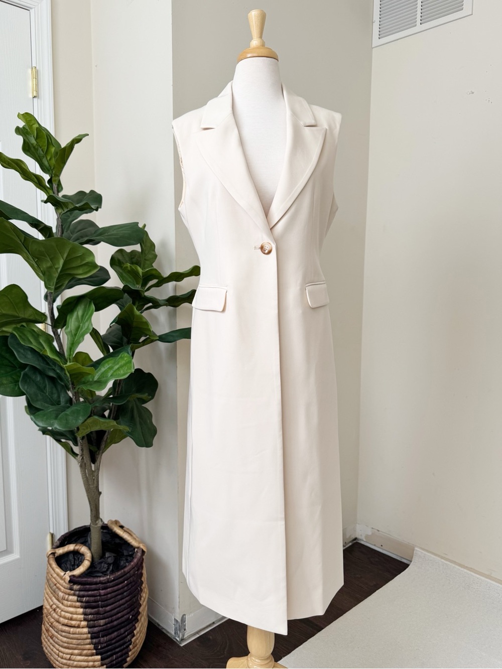 Crescent Cream Sleeveless Blazer Vest - Picture 4 of 11